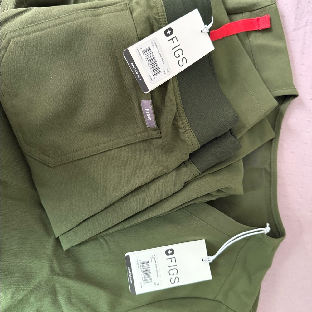 Figs Forest Green Scrub Ensemble